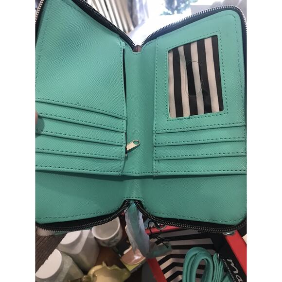 Marc Tetro Dog Crossbody Phone Wallet NEW W/ Tags Comes With Gift Box - Picture 8 of 10